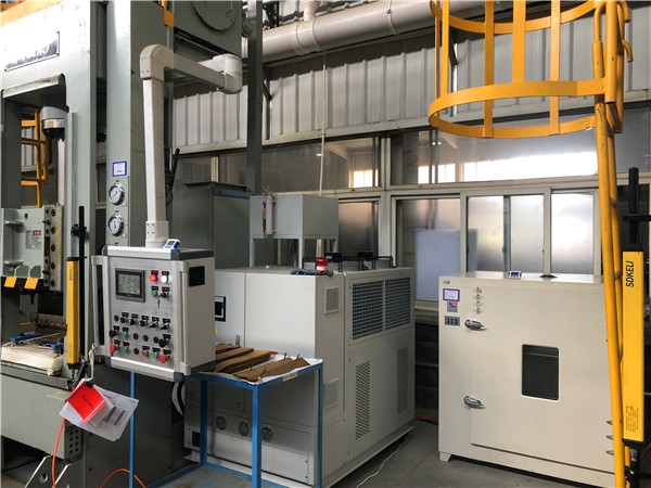 復(fù)合材料成型冷熱一體模溫機 (14)